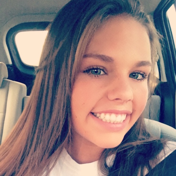 Meet your Posher, Taylor - Picture 2 of 2